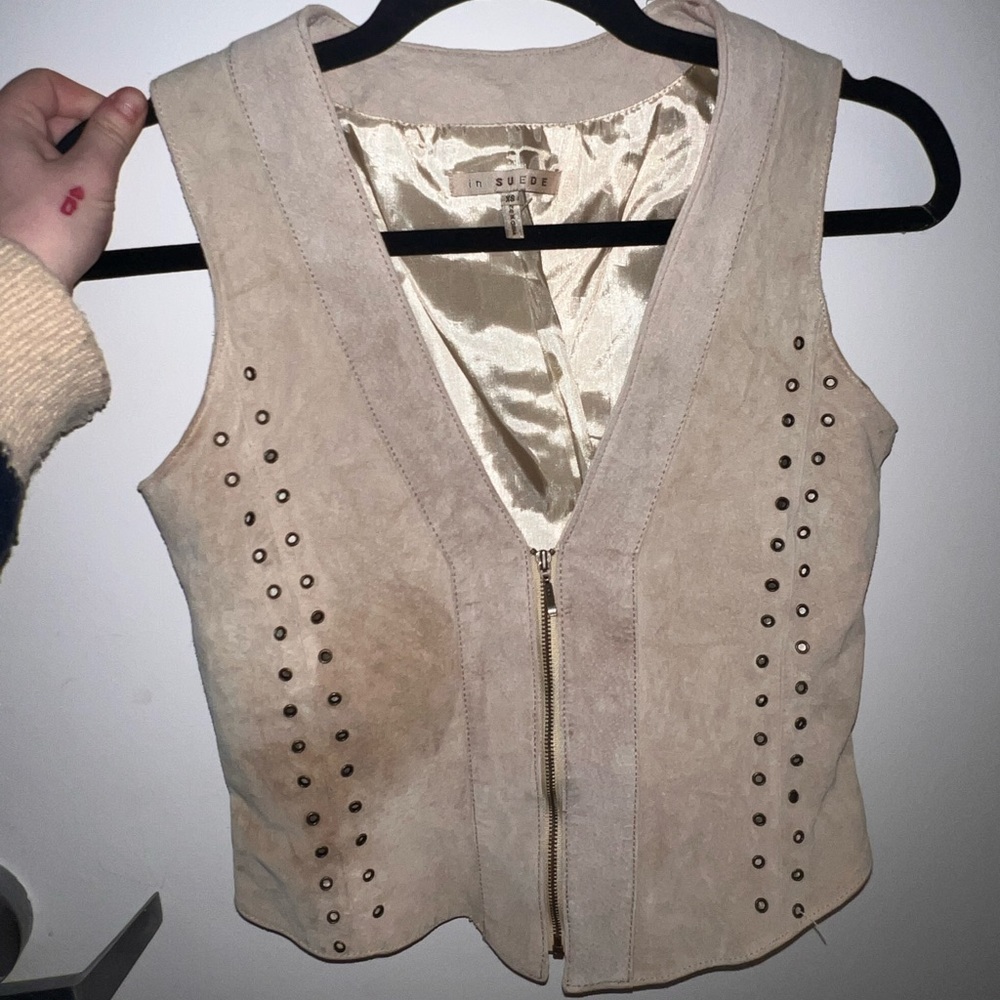 Suede tan vest. With metal hole detailing and front zipper. Size xs